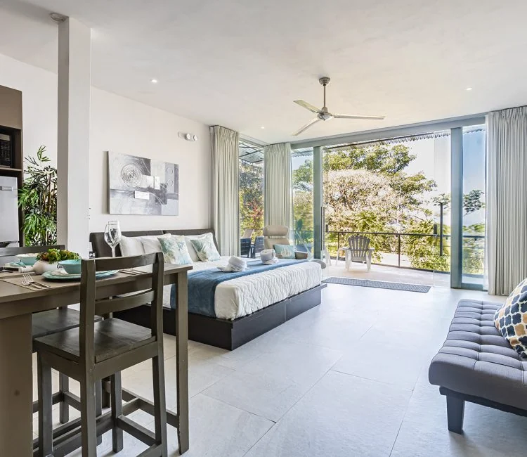 Suite 4 | Pool and Ocean View